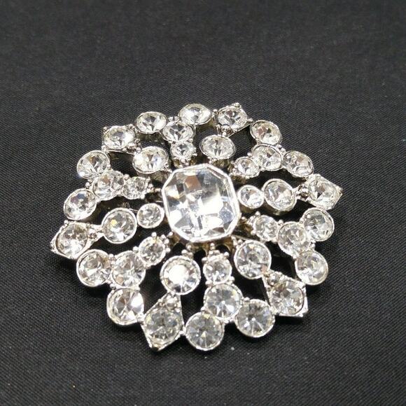 Vintage LIZ CLAIBORNE Rhinestone Pin Brooch, Wedding Snowflake Design, 2 Inches - Picture 2 of 6